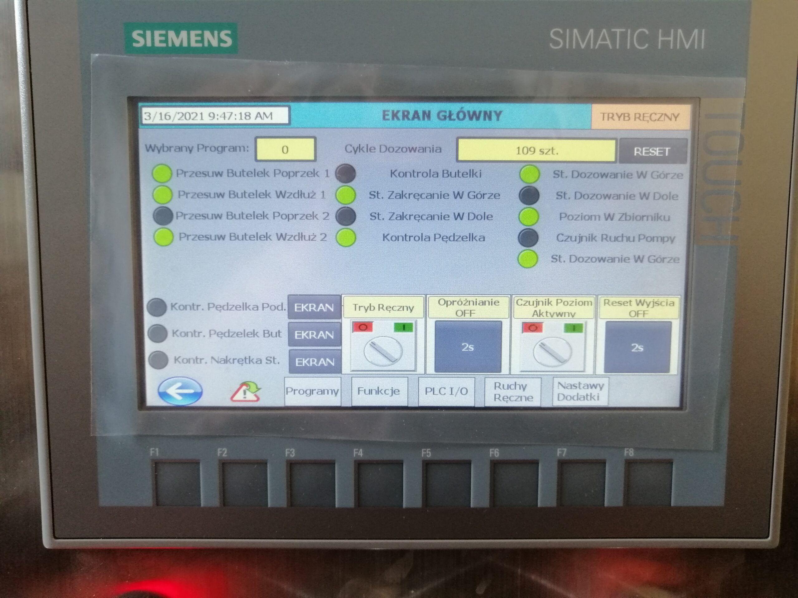 Na start doprecyzujemy wymagania (sygnały, napędy, integracje) i ocenimy ryzyka. Dzięki temu wdrożenie jest spokojniejsze, a serwis po modernizacji — po prostu szybszy.