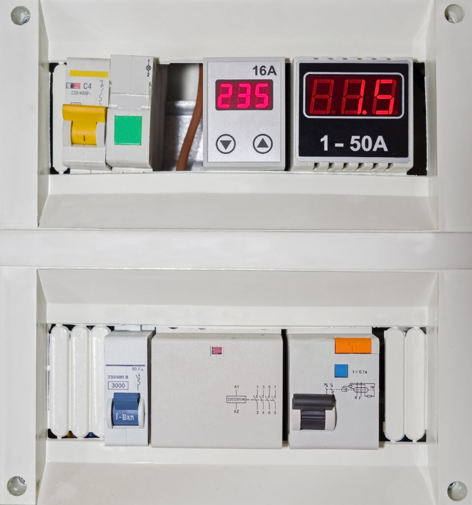 Pomiary elektryczne przy szafie jako dowód w protokole odbioru po modernizacji