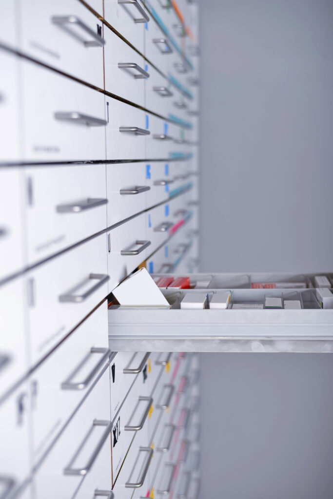 Prefabrykacja i okablowanie szafy sterowniczej dla branży farmaceutycznej